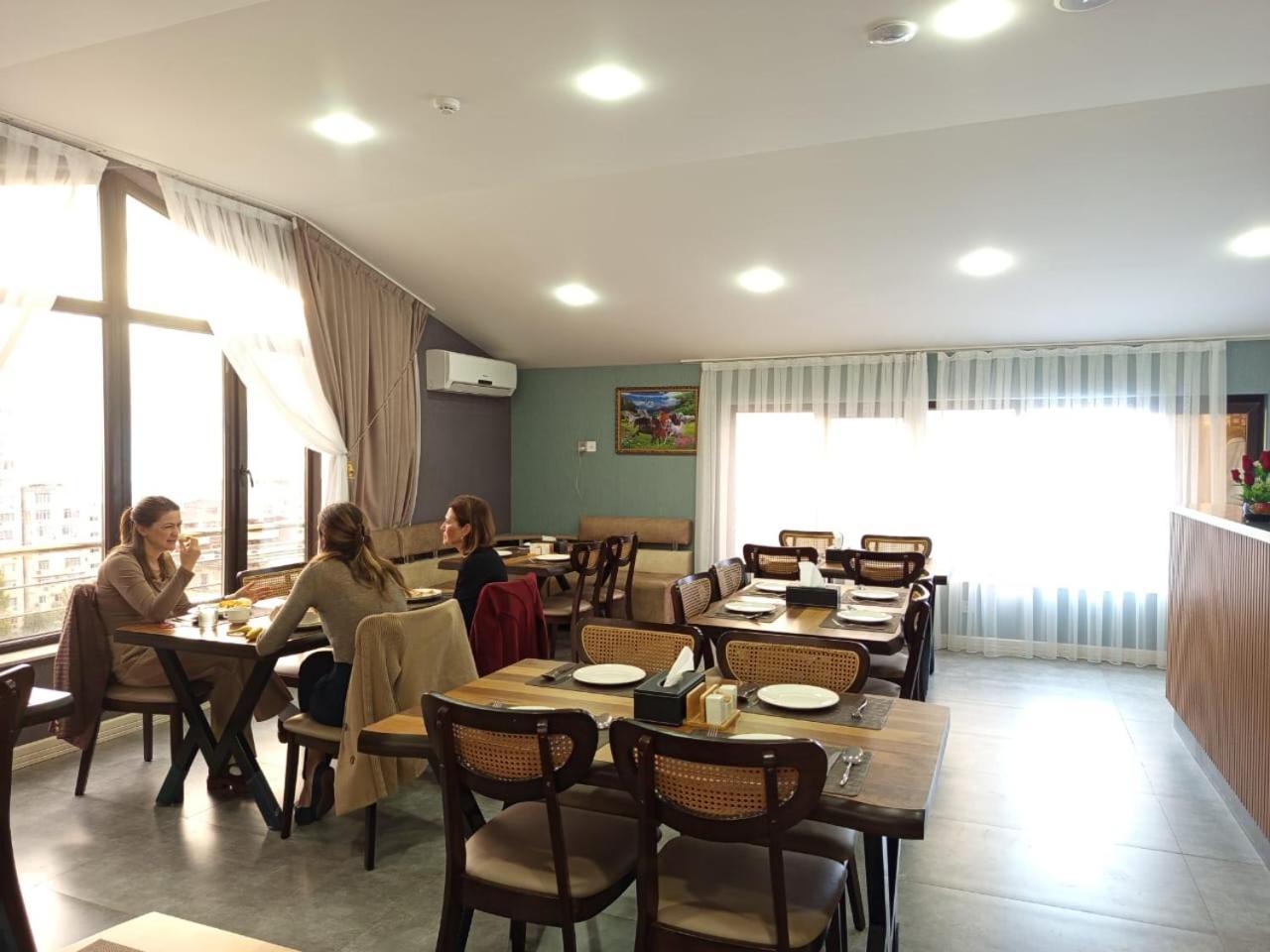Royal Meridien Hotel Bakoe Buitenkant foto