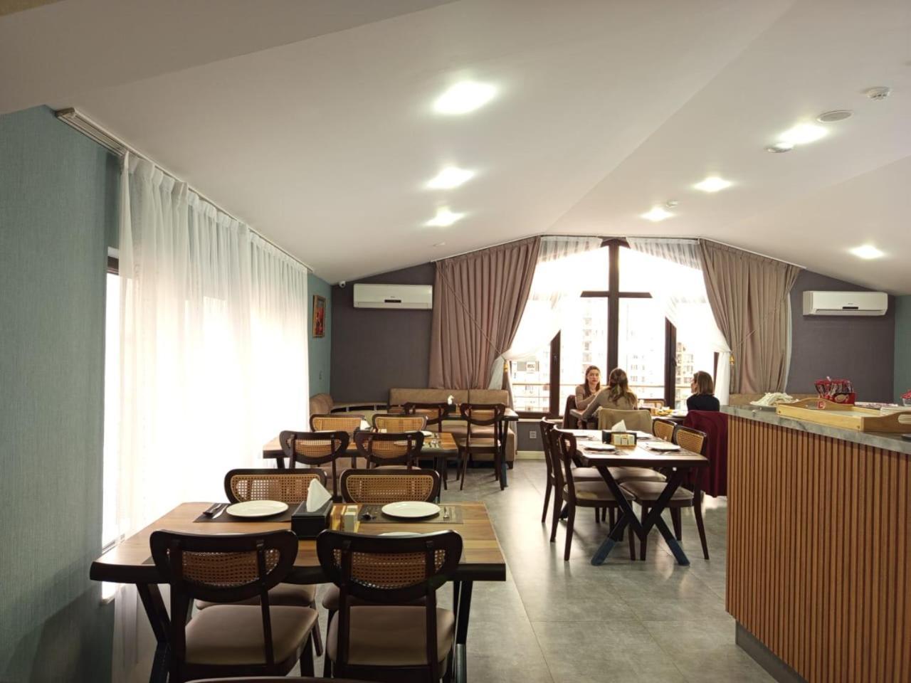 Royal Meridien Hotel Bakoe Buitenkant foto