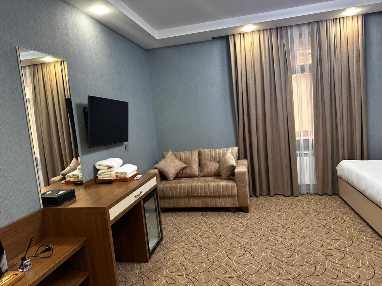 Royal Meridien Hotel Bakoe Buitenkant foto