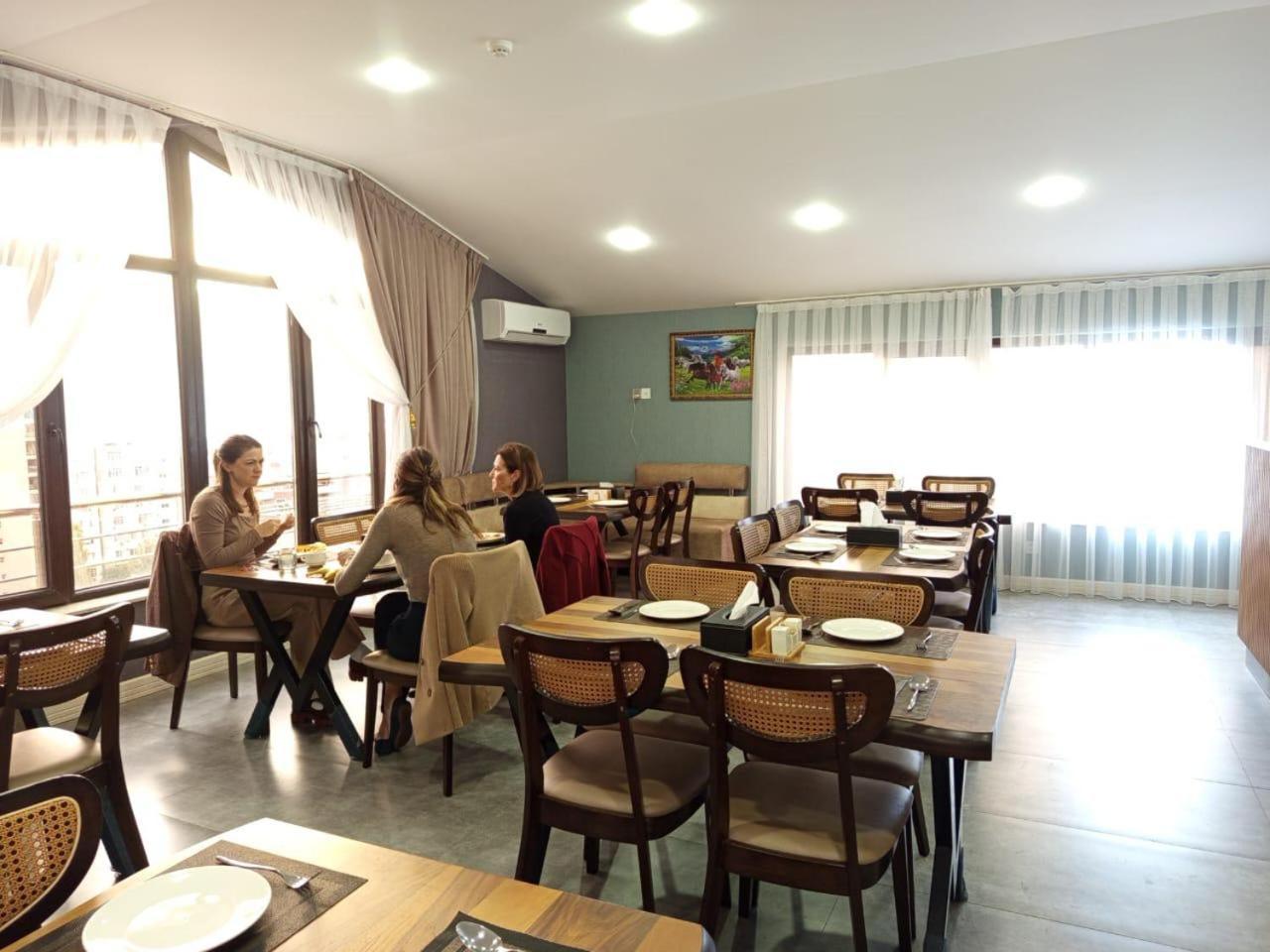 Royal Meridien Hotel Bakoe Buitenkant foto