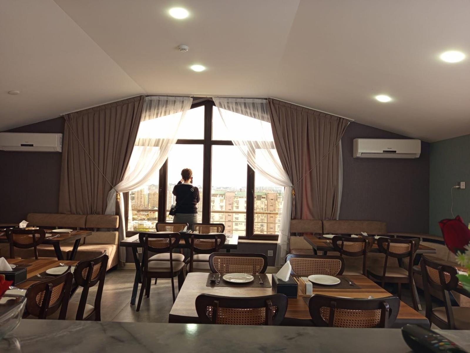 Royal Meridien Hotel Bakoe Buitenkant foto
